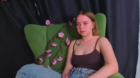 Snapshot of rebeccacruze chatting on June 2026 07:54:01 AM rebeccacruze online show from June 2026 07:54:01 AM