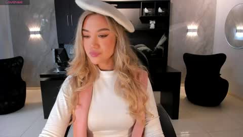 Snapshot of rebeccahudson_ chatting on June 2026 07:19:01 PM Rebe online show from June 2026 07:19:01 PM