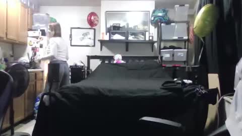 Keely KeKe Kiwi online show from January 2026 06:22:02 PM