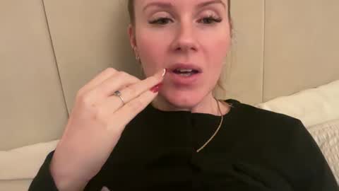 Rosie online show from November 2025 08:33:02 PM