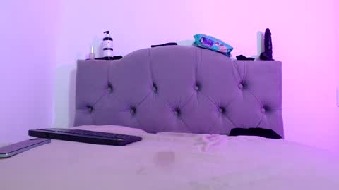 IG   OF red moonn online show from December 2024 07:10:01 PM