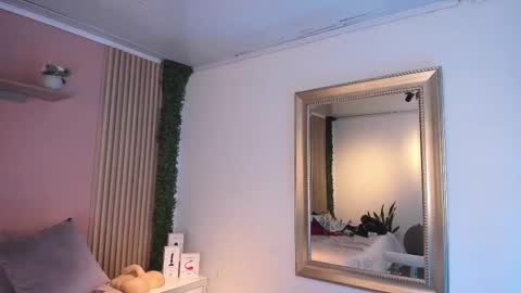 Stefany    online show from February 2025 09:06:01 PM