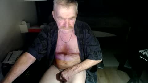 Snapshot of redbare12007 chatting on June 2026 04:11:02 AM Red online show from June 2026 04:11:02 AM