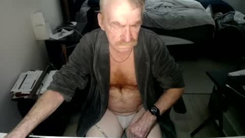 Snapshot of redbare12007 chatting on June 2026 04:18:02 PM Red online show from June 2026 04:18:02 PM