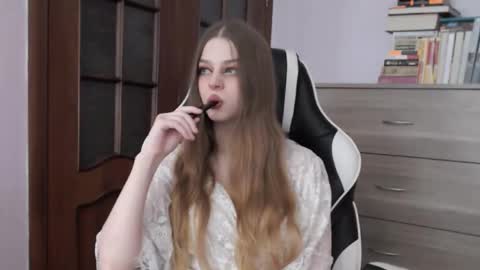 Lily online show from September 2025 02:03:02 AM