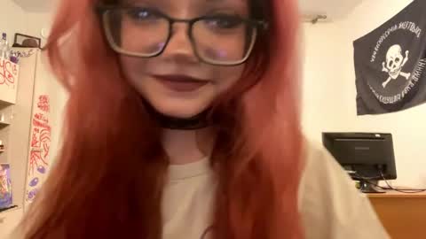 Snapshot of redheadcatxd chatting on April 2026 09:31:02 PM Eva online show from April 2026 09:31:02 PM