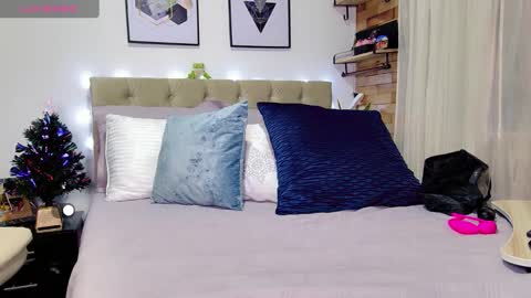 Yanella online show from December 2024 06:26:02 PM