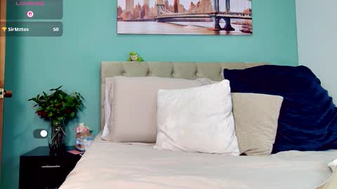 Yanella online show from October 2025 06:50:02 PM