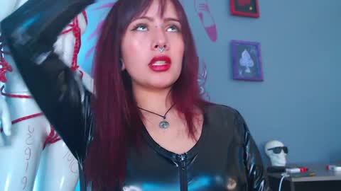Snapshot of regina_iris chatting on May 2026 02:00:01 PM Regina online show from May 2026 02:00:01 PM