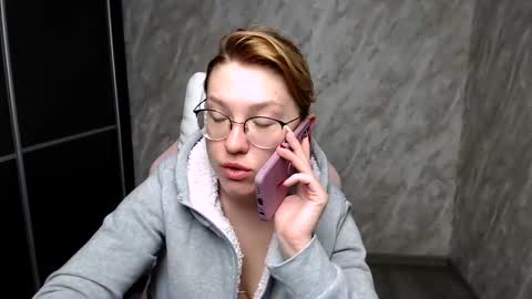 Regina online show from March 2025 04:43:02 AM