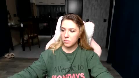 Regina online show from September 2025 02:06:02 AM