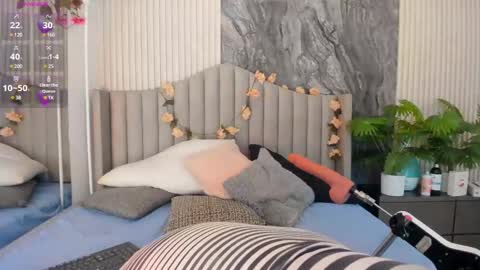 reginavegaa online show from March 2025 12:01:02 PM