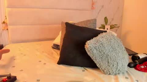 reginavegaa online show from March 2025 06:23:01 PM