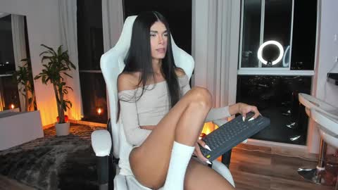 Snapshot of reichel_gray chatting on January 2025 06:24:01 AM REICHEL online show from January 2025 06:24:01 AM