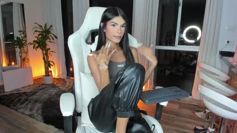 Snapshot of reichel_gray chatting on January 2025 01:27:01 AM REICHEL online show from January 2025 01:27:01 AM