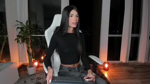 Snapshot of reichel_gray chatting on March 2025 02:23:02 AM REICHEL online show from March 2025 02:23:02 AM