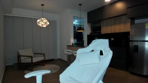 Snapshot of reichel_gray chatting on November 2025 01:39:01 AM REICHEL online show from November 2025 01:39:01 AM