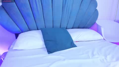 Reika  online show from October 2025 03:11:02 PM