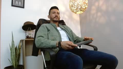   REIKO  online show from February 2025 07:55:01 PM