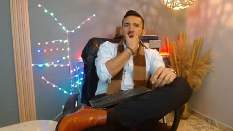   REIKO  online show from April 2026 03:09:01 PM