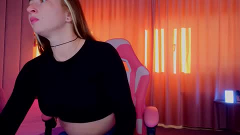 reina cummings online show from November 2025 07:00:01 AM