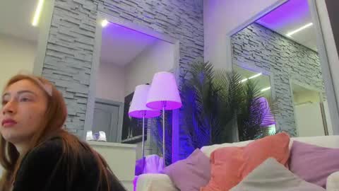 reina cummings online show from May 2026 06:18:02 AM