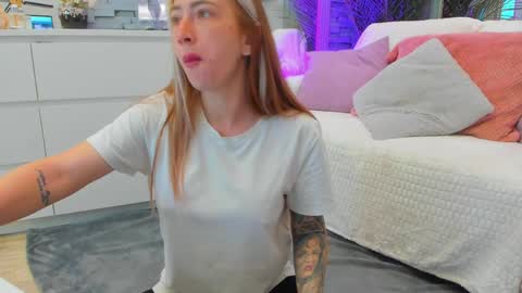 Snapshot of reina_cummings chatting on June 2026 05:30:01 AM reina cummings online show from June 2026 05:30:01 AM