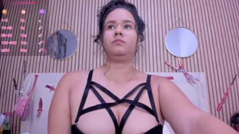 reina_loren online show from October 2025 02:45:01 AM