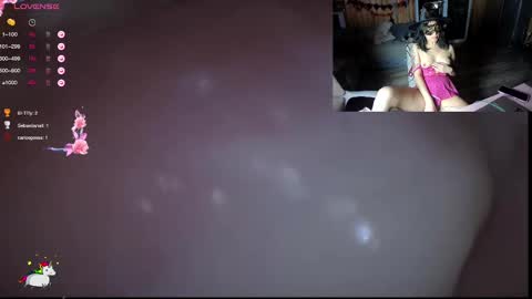 Reinacatchile online show from October 2025 01:57:01 AM