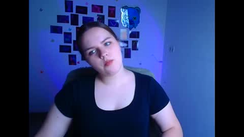 Reina online show from March 2026 06:28:02 AM