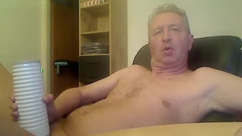 Snapshot of reini7211 chatting on June 2026 10:45:02 PM reini7211 online show from June 2026 10:45:02 PM