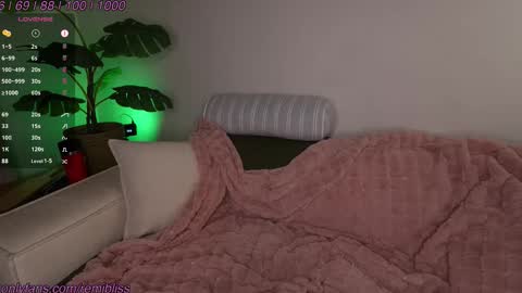 Snapshot of remibliss chatting on March 2026 01:55:02 AM Remi online show from March 2026 01:55:02 AM