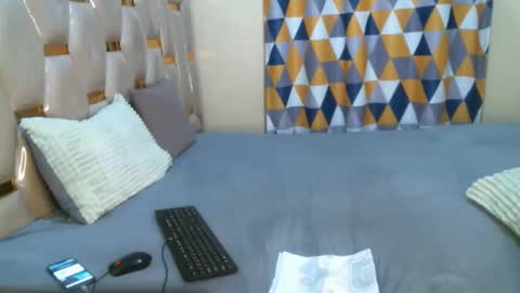 remmyqueen online show from April 2026 01:41:01 PM