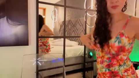 Snapshot of renata_cruz_ chatting on May 2026 11:29:01 AM Renata 3 online show from May 2026 11:29:01 AM