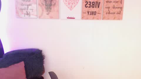 Snapshot of renata_ruiz chatting on December 2024 04:42:01 AM online show from December 2024 04:42:01 AM