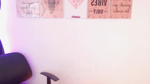 Snapshot of renata_ruiz chatting on February 2025 03:23:01 AM online show from February 2025 03:23:01 AM