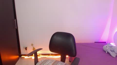 Snapshot of renata_ruiz chatting on October 2025 03:42:02 AM online show from October 2025 03:42:02 AM