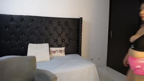 Snapshot of renata_salinas_1 chatting on May 2026 11:49:01 AM Renata Salinas online show from May 2026 11:49:01 AM