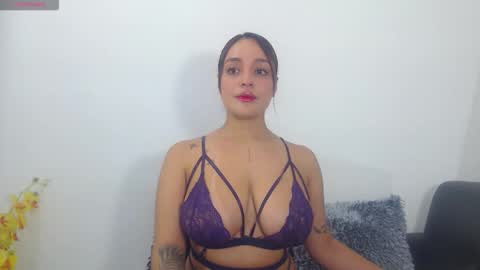 Snapshot of renatabrownn28 chatting on April 2026 07:01:01 AM renatabrownn28 online show from April 2026 07:01:01 AM