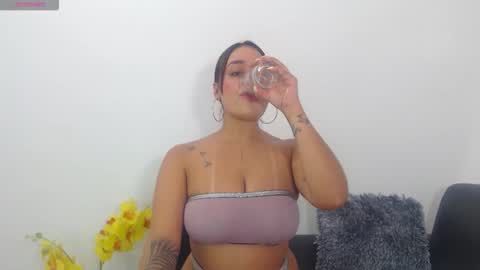Snapshot of renatabrownn28 chatting on June 2026 04:31:01 PM renatabrownn28 online show from June 2026 04:31:01 PM