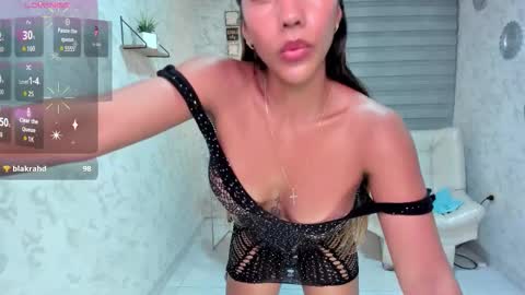 Renata Reyes online show from November 2025 04:00:01 AM