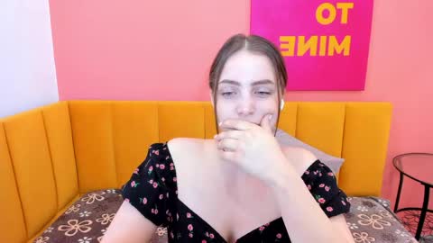 Snapshot of reneeblair chatting on June 2026 01:44:02 AM reneeblair online show from June 2026 01:44:02 AM