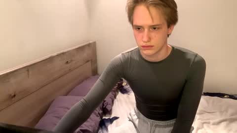 Snapshot of reynasweet_ chatting on May 2026 05:53:01 PM Lola online show from May 2026 05:53:01 PM