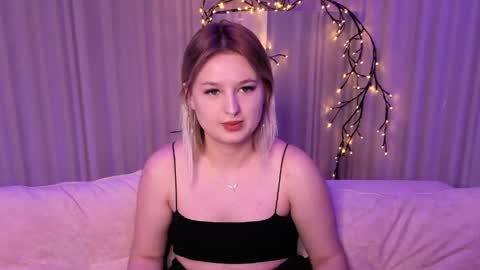 Snapshot of rheamoonn chatting on May 2026 04:59:02 PM Grace online show from May 2026 04:59:02 PM