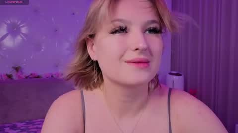 Snapshot of rheamoonn chatting on July 2026 01:40:01 AM Grace online show from July 2026 01:40:01 AM