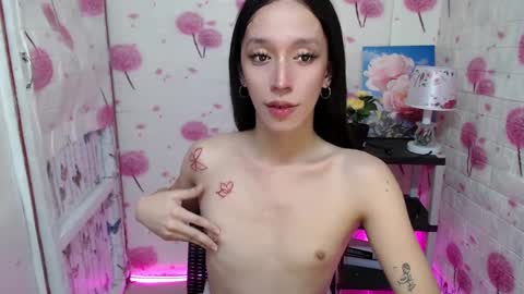 Snapshot of rhian20 chatting on December 2024 05:35:02 PM HI GUYS IM RHIAN PLEASE GIVE ME THUMBS UP online show from December 2024 05:35:02 PM