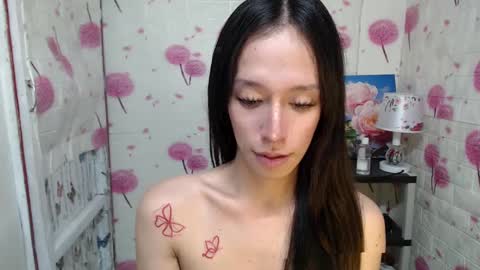 Snapshot of rhian20 chatting on December 2024 05:45:02 PM HI GUYS IM RHIAN PLEASE GIVE ME THUMBS UP online show from December 2024 05:45:02 PM