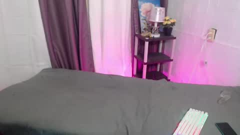 Snapshot of rhian20 chatting on March 2025 04:44:02 PM HI GUYS IM RHIAN PLEASE GIVE ME THUMBS UP online show from March 2025 04:44:02 PM