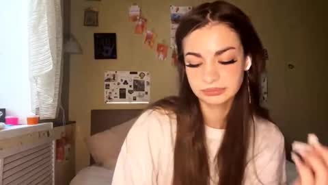 Anna online show from November 2025 08:35:01 AM