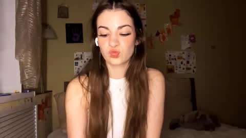 Anna online show from November 2025 01:54:02 PM